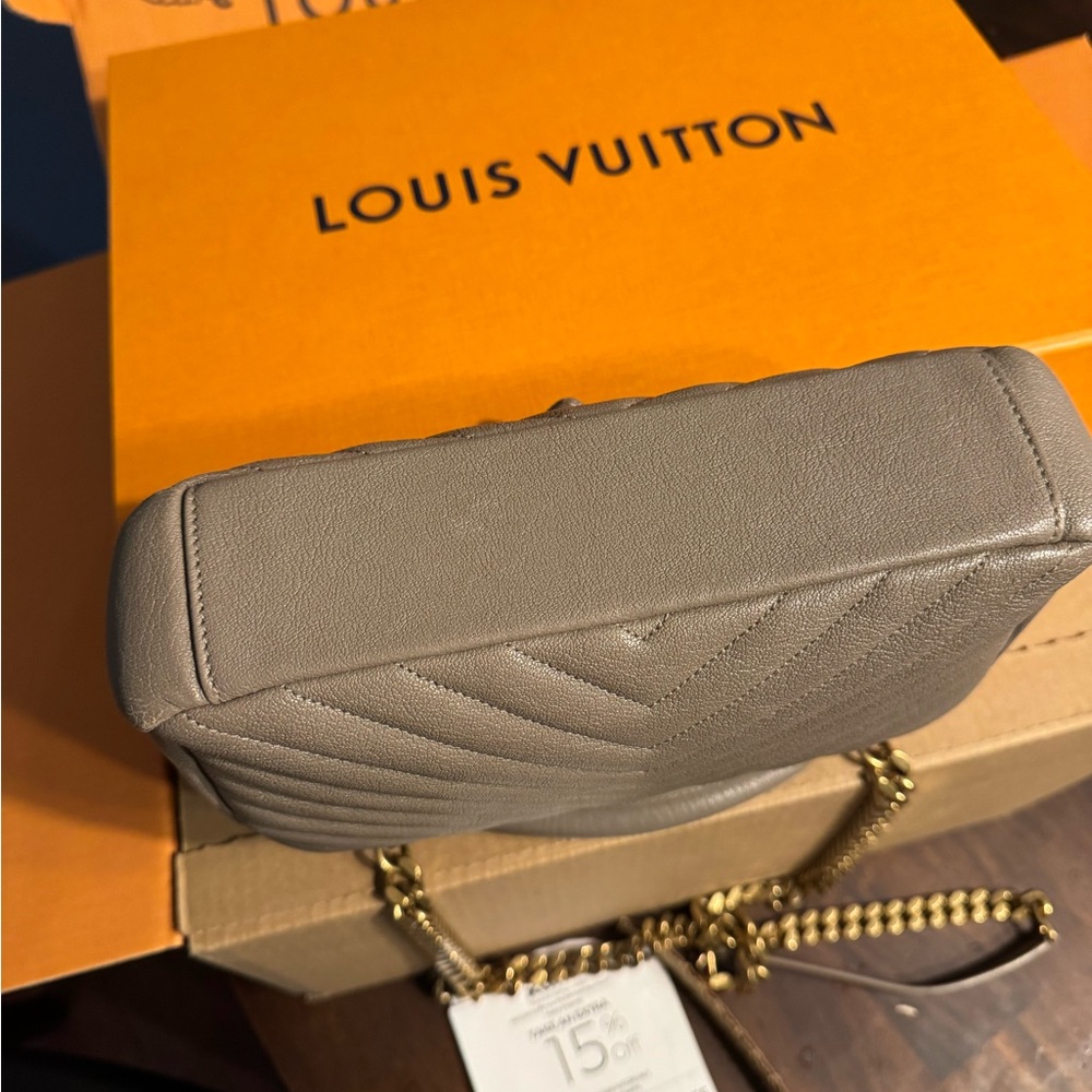 Yves Saint Laurent Quilted Shoulder Bag - Picture 11 of 16